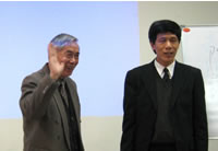 左：夏桂成　先生 / 右：研修団同行の陳志清　先生